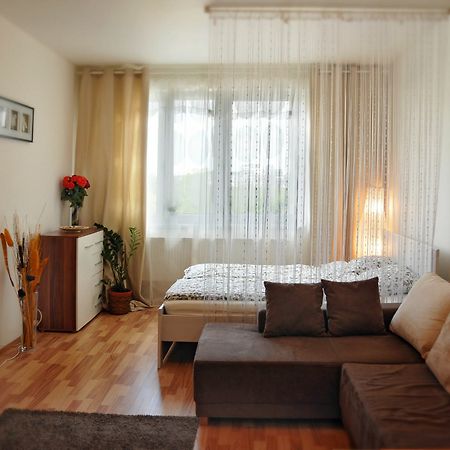 Apartment Freyova 25 Praag Buitenkant foto